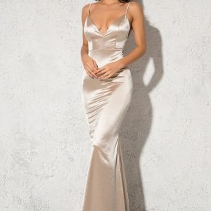 Robe longue satin nacrée intense