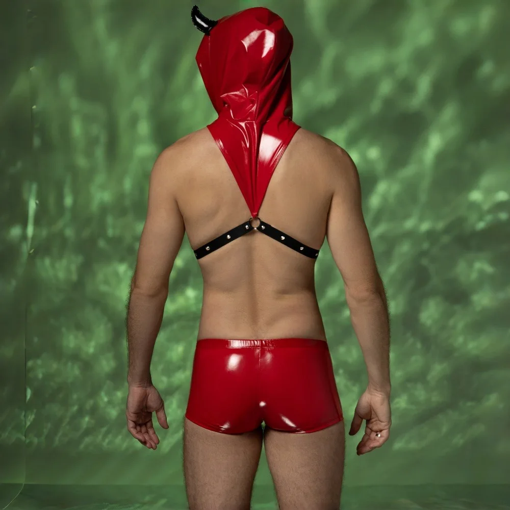 Homme en costume Diablotin