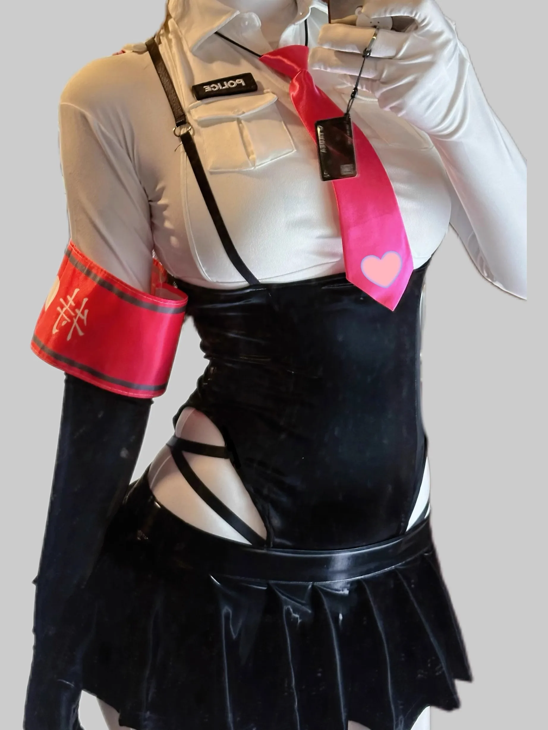 tenue sexy policière majestueuse