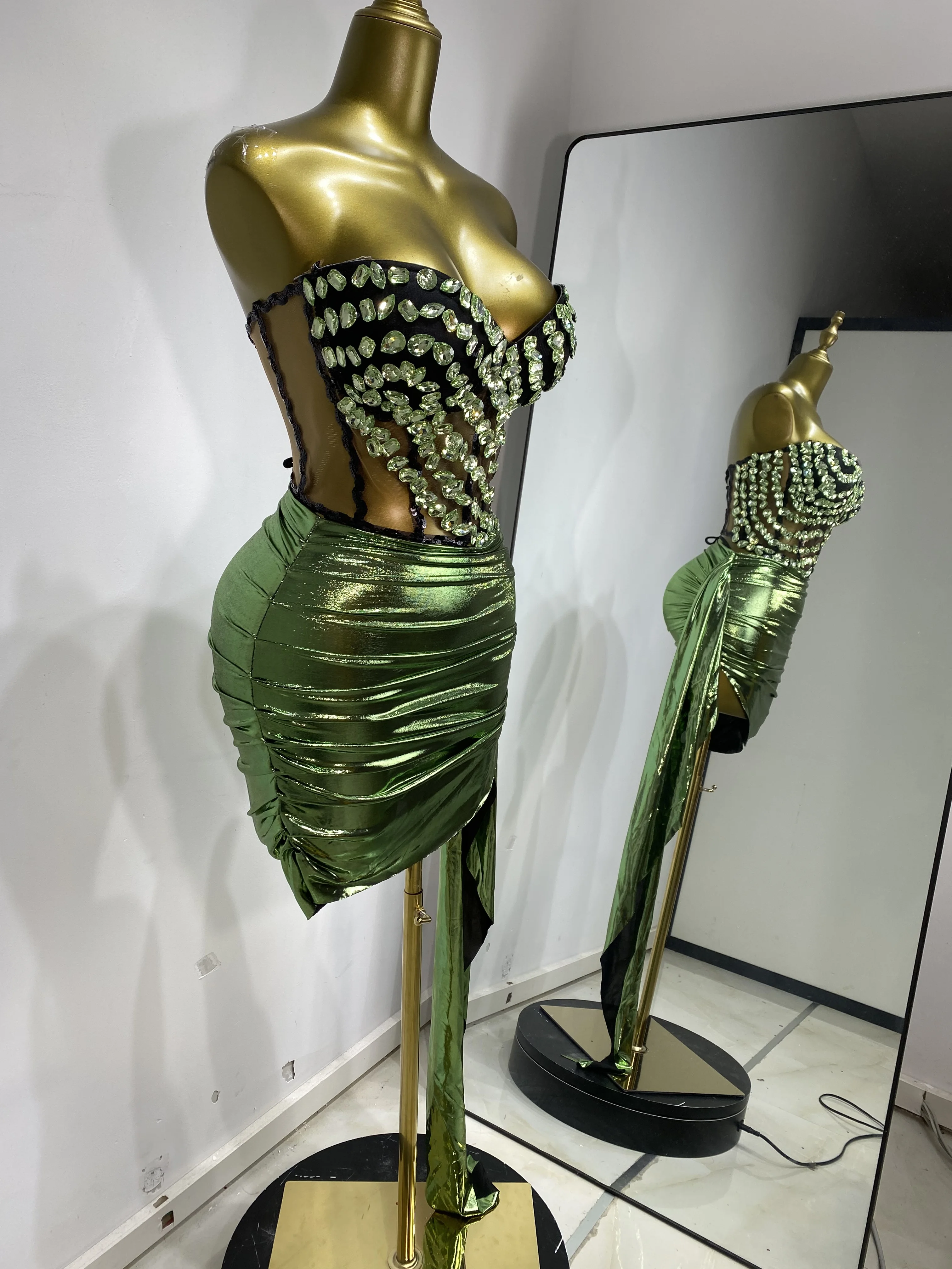 Tenues Sexy - Ensemble Corset et Jupe Strass Glamour Étincelant – Image 2