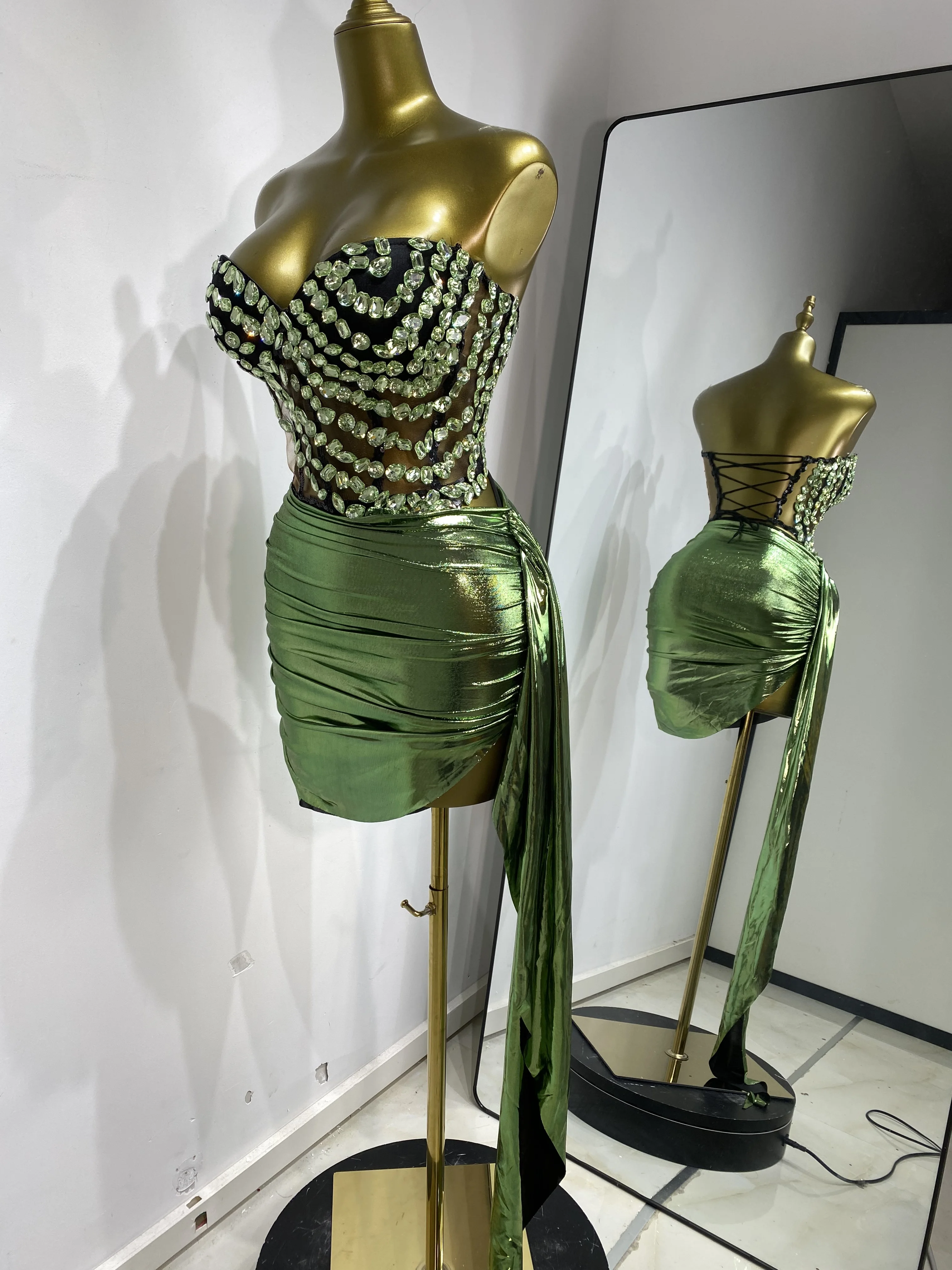 Tenues Sexy - Ensemble Corset et Jupe Strass Glamour Étincelant – Image 3